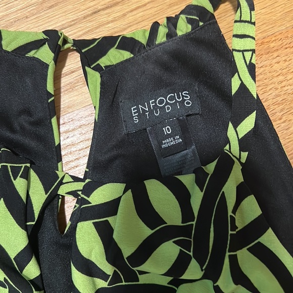 EnFocus Studios Sleeveless dress by green/ black - Picture 3 of 7